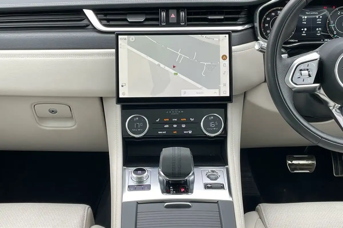 2022-jaguar-f-pace-20-d200-r-dynamic-hse-big-34