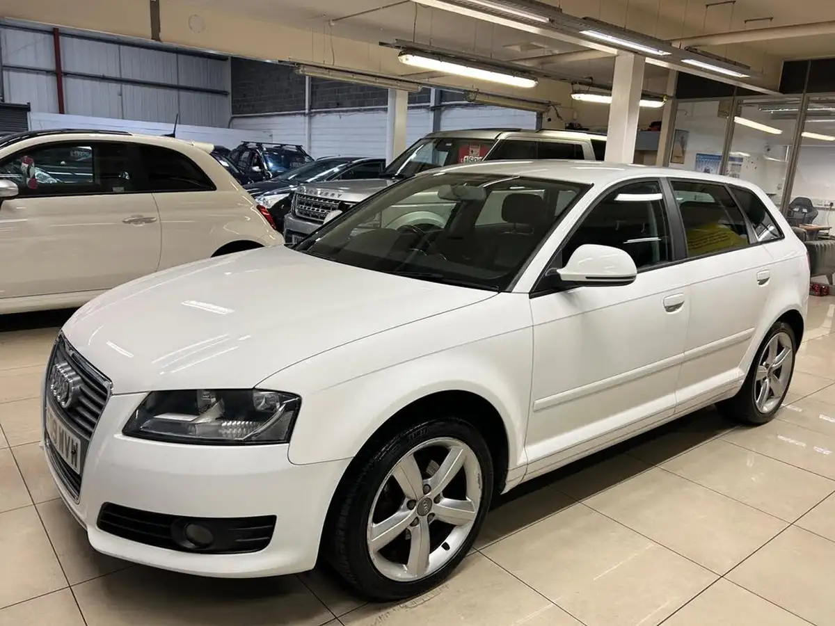 2009-audi-a3-16-se-sportback-5d-big-3