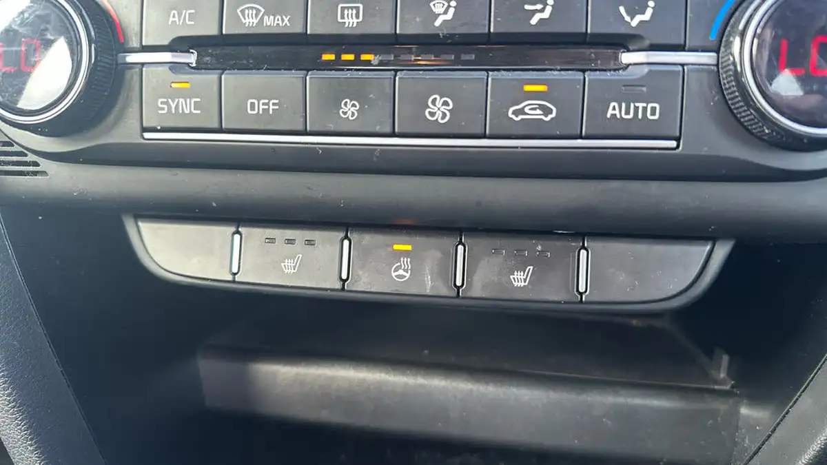 2022-kia-xceed-15-t-gdi-3-big-28