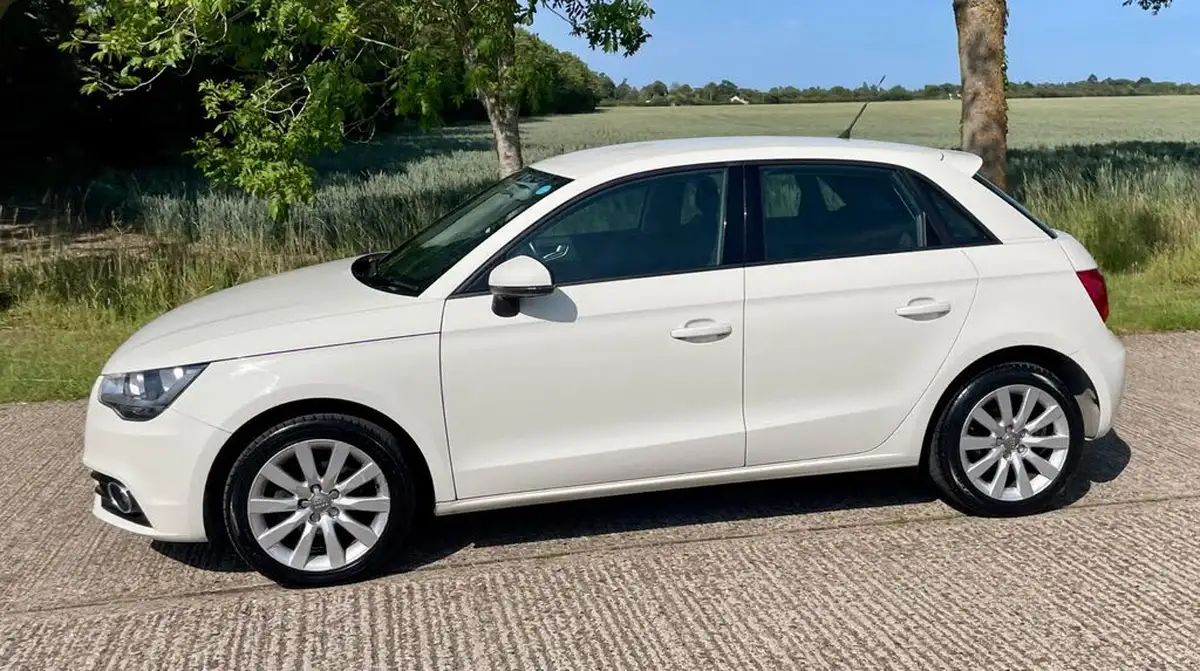 2013-audi-a1-12-sportback-5d-big-17
