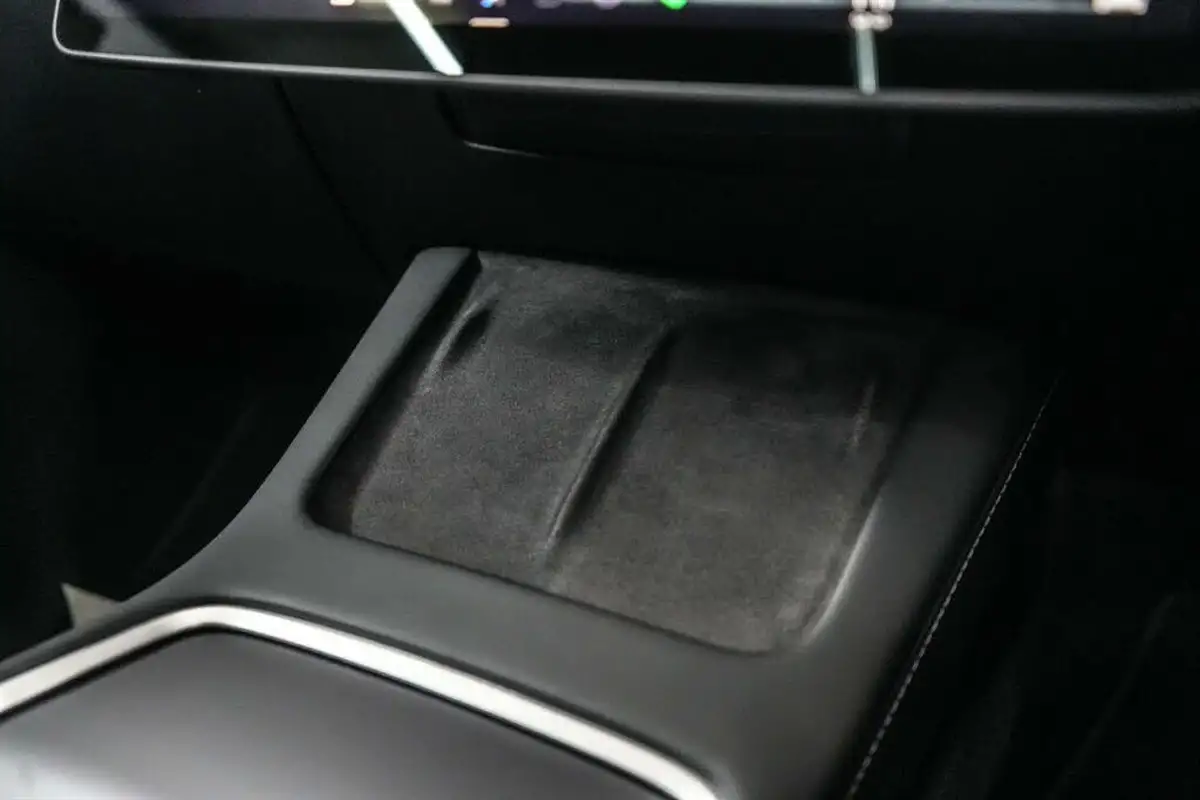 2022-tesla-model-y-e-long-range-big-37
