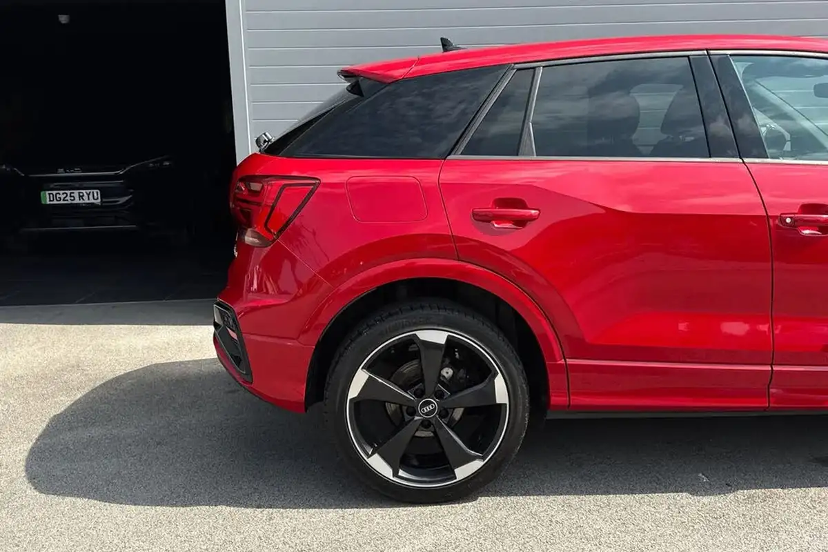 2023-audi-q2-10-30-tfsi-black-edition-big-25
