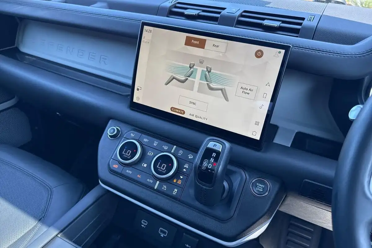 2023-land-rover-110-defender-30-d300-hse-big-60