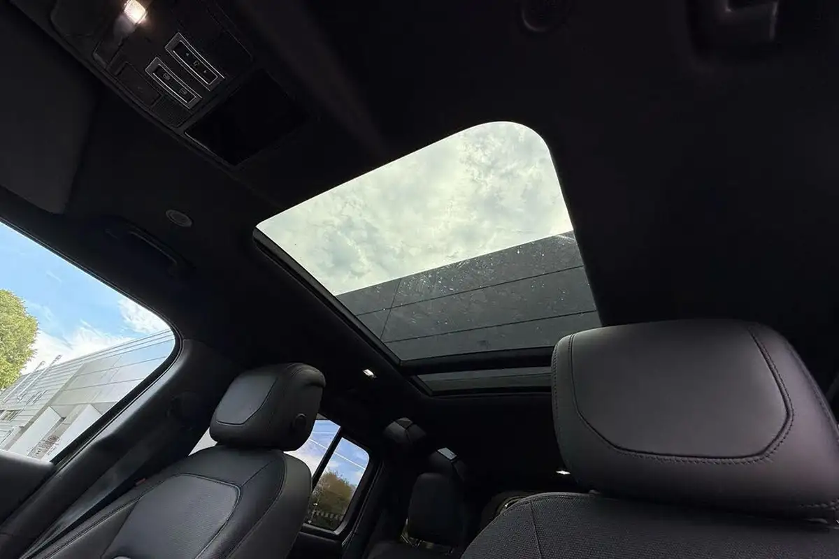 2024-land-rover-110-defender-30-d300-x-dynamic-hse-big-4