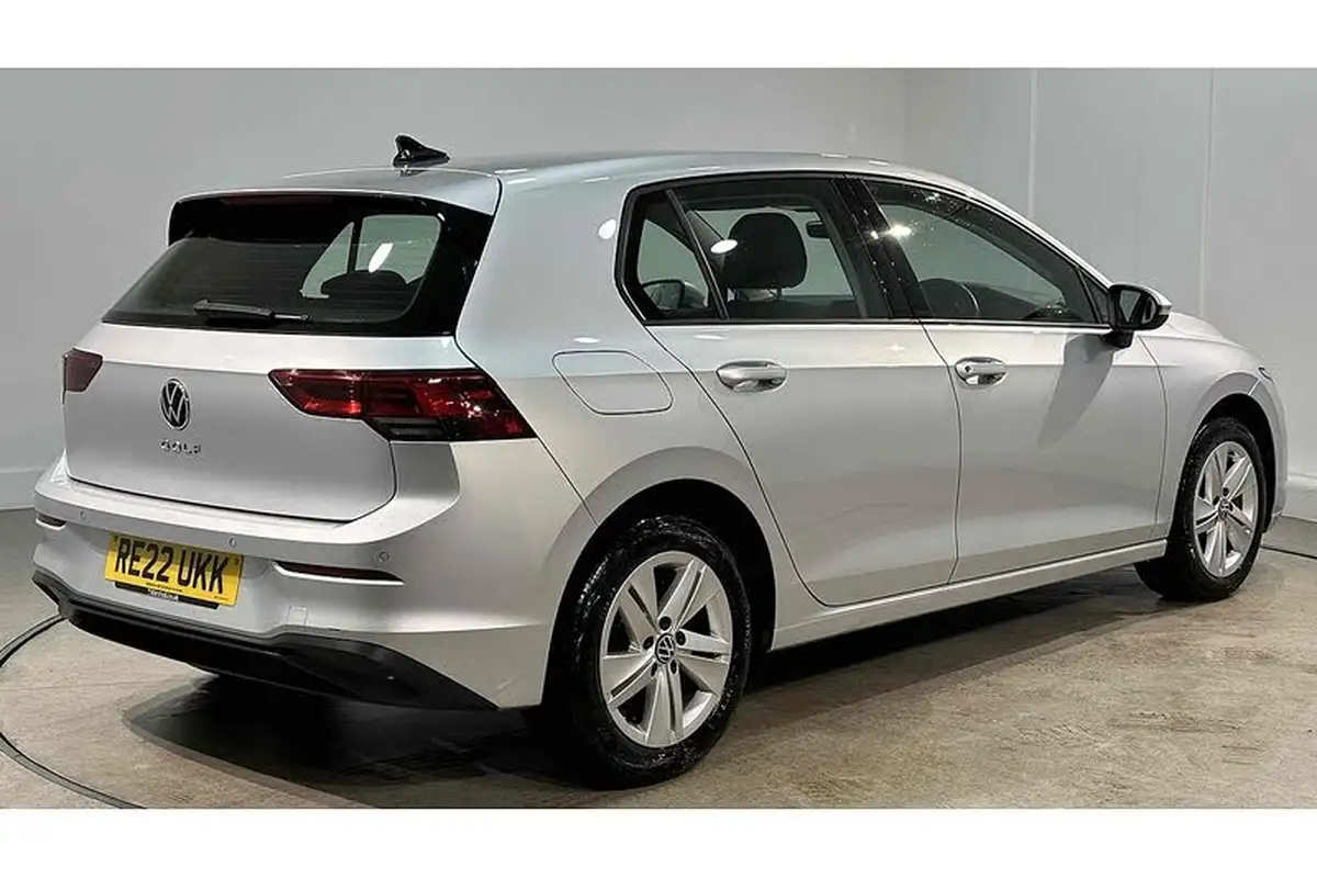 2022-volkswagen-golf-20tdi-life-hatchback-big-8