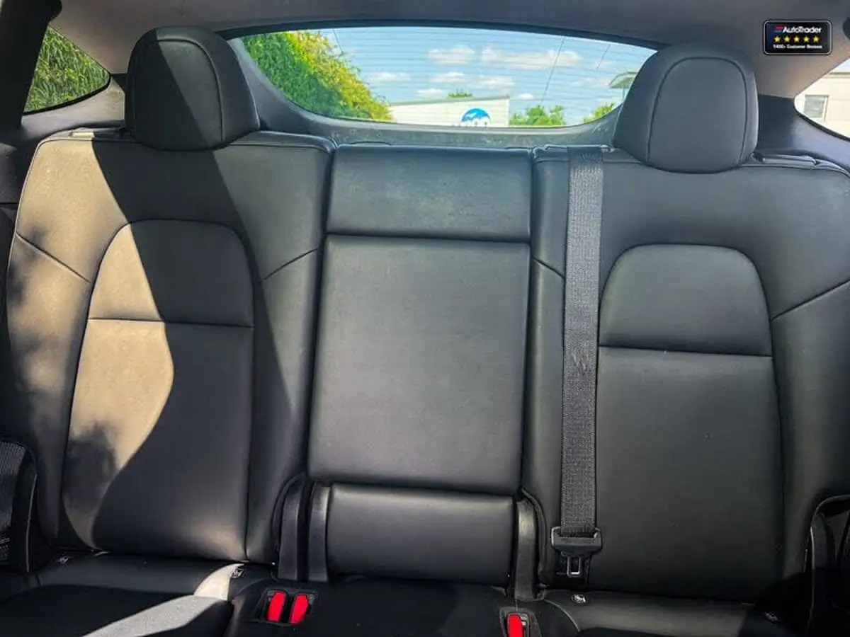 2022-tesla-model-y-e-long-range-big-8