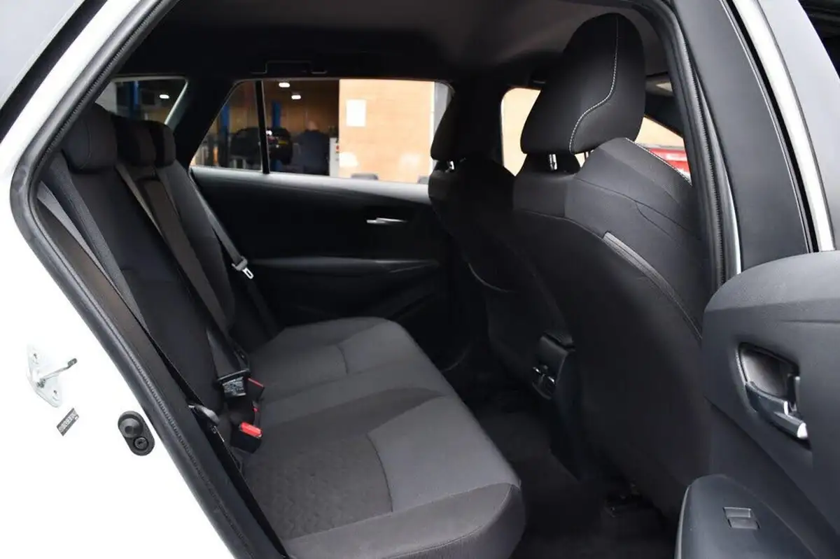 2020-toyota-corolla-18-vvt-i-icon-spare-wheel-touring-sports-5d-big-16