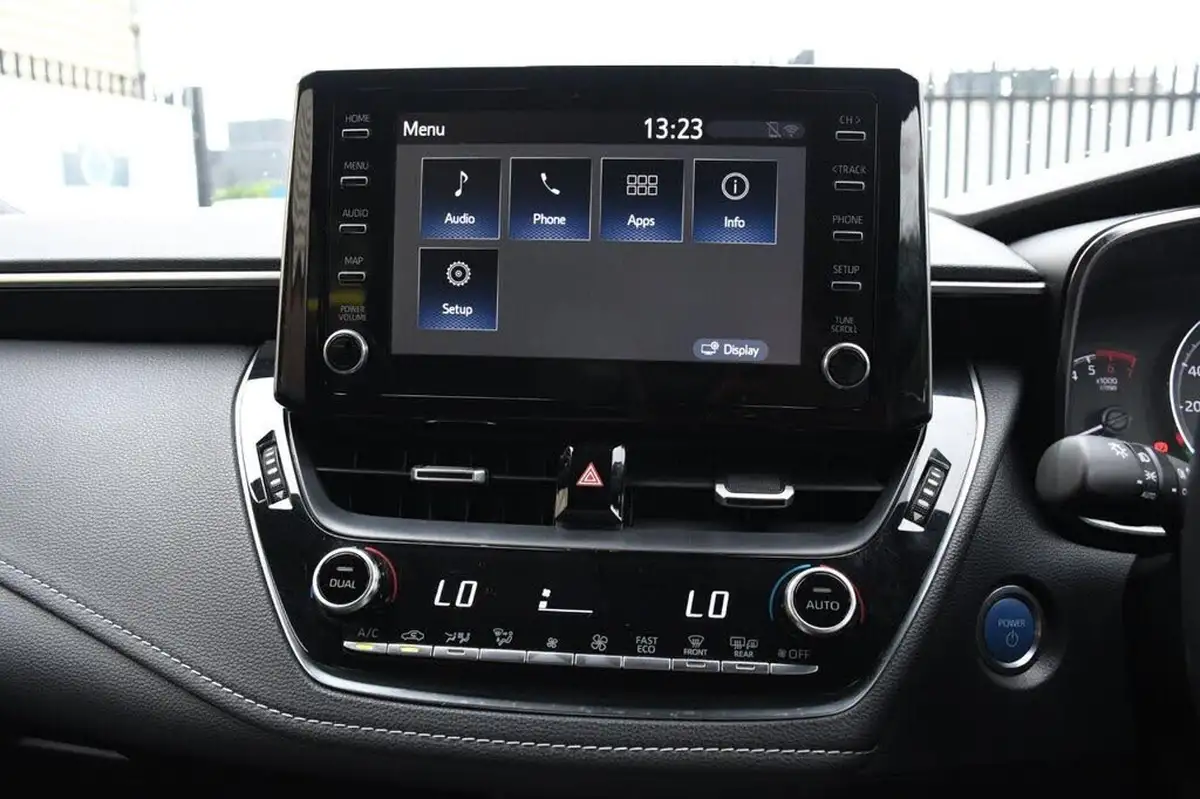 2020-toyota-corolla-18-vvt-i-icon-spare-wheel-touring-sports-5d-big-40
