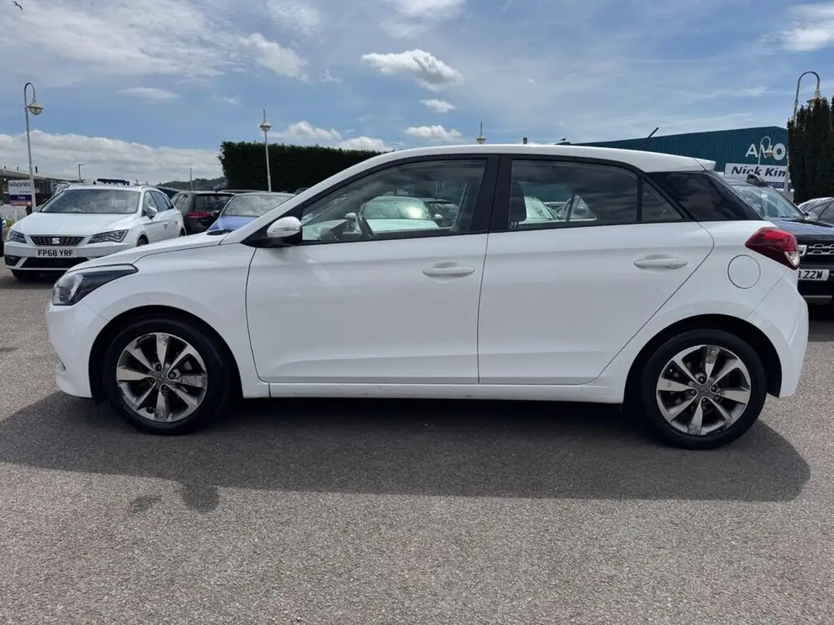 2016-hyundai-i20-12-blue-drive-se-hatchback-5d-big-3