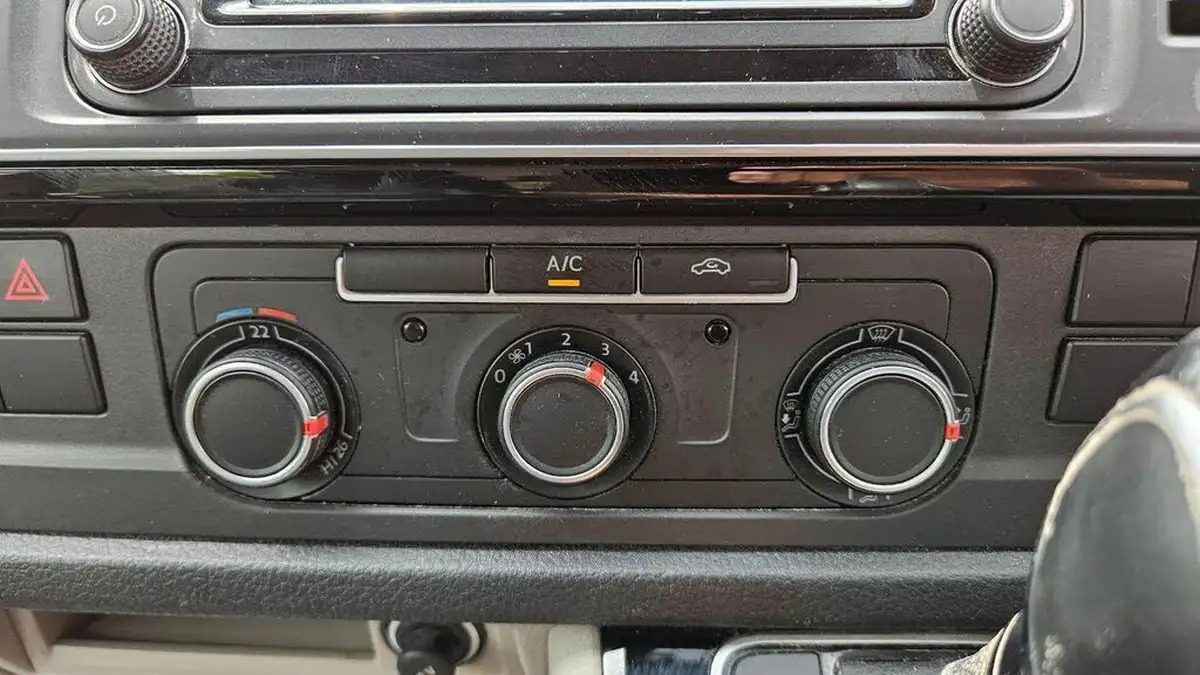 2018-volkswagen-transporter-20bitdi-t30-highline-bmt-swb-panel-van-dsg-big-42