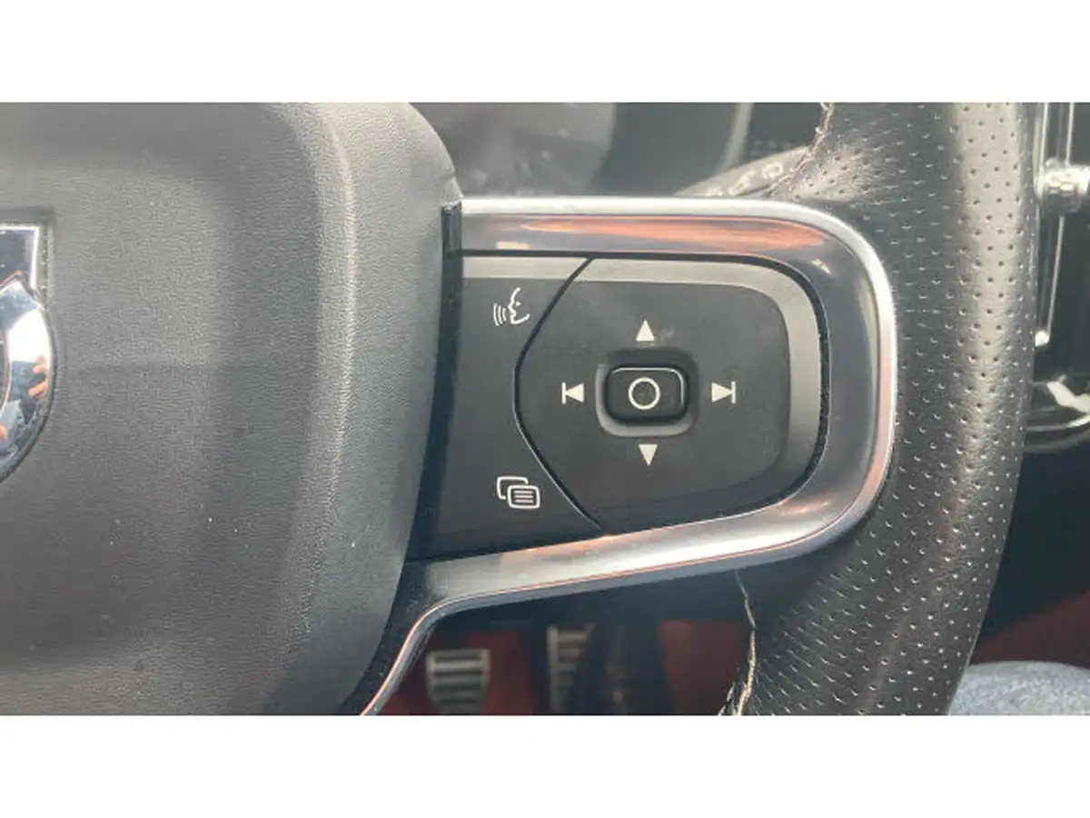 2018-volvo-xc40-15-t3-r-design-pro-big-39