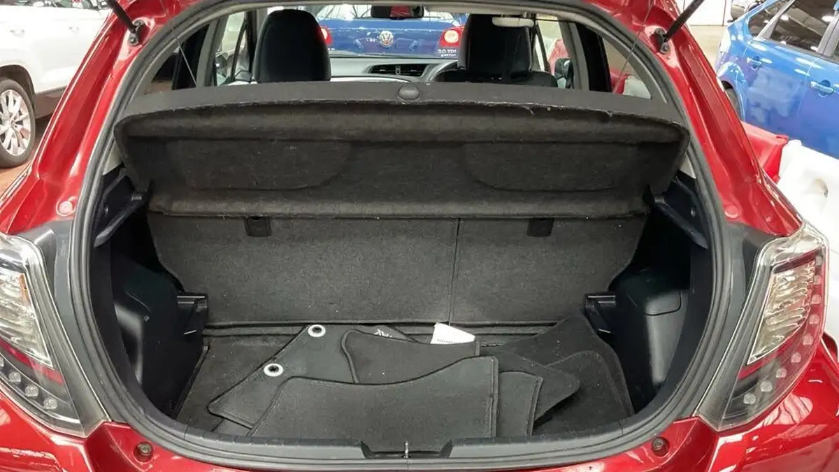 2013-toyota-yaris-15-vvt-i-t-spirit-big-8