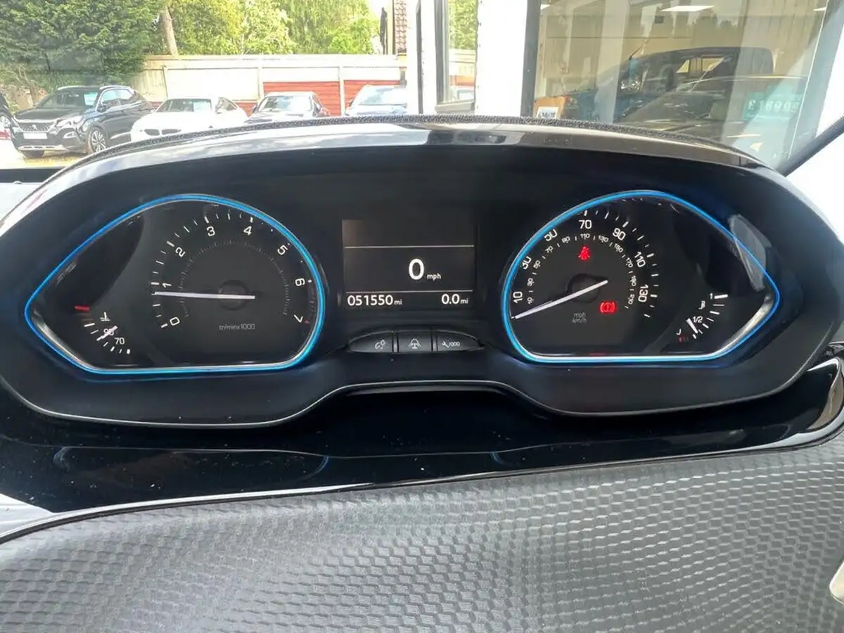 2015-peugeot-2008-crossover-12-puretech-allure-82bhp-big-27