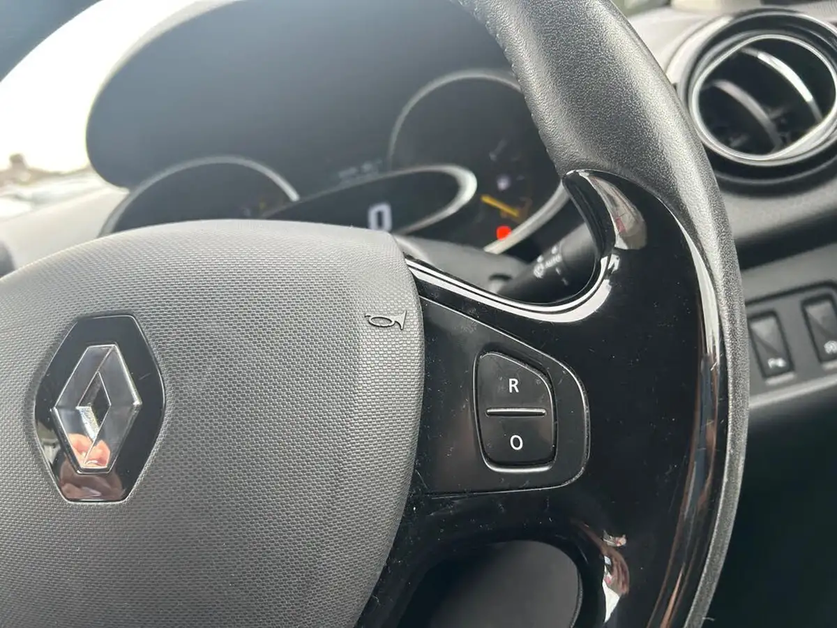 2015-renault-clio-09-tce-dynamique-s-nav-big-13