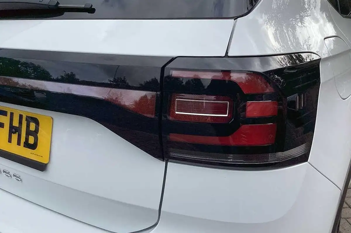 2022-volkswagen-t-cross-10-tsi-r-line-big-21