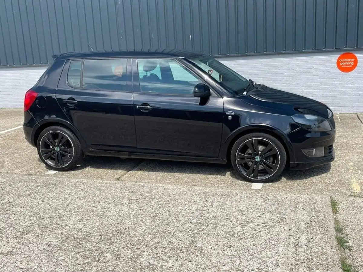 2013-skoda-fabia-16td-monte-carlo-big-65