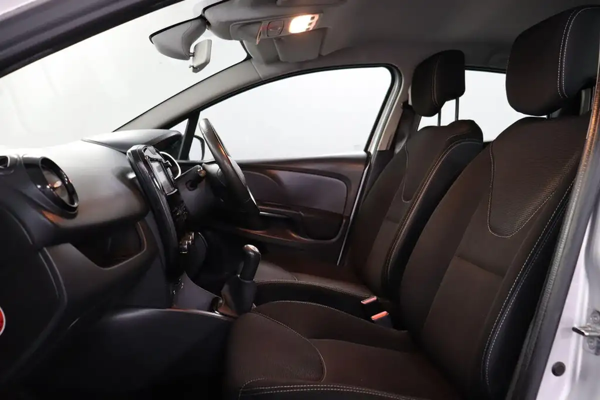 2015-renault-clio-09-tce-dynamique-nav-big-42