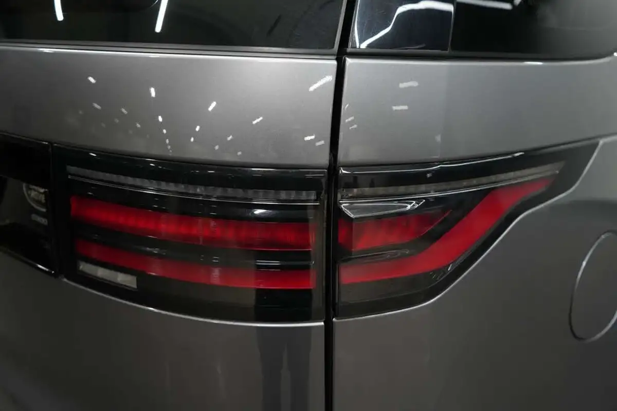 2021-land-rover-discovery-30-d300-r-dynamic-hse-big-8