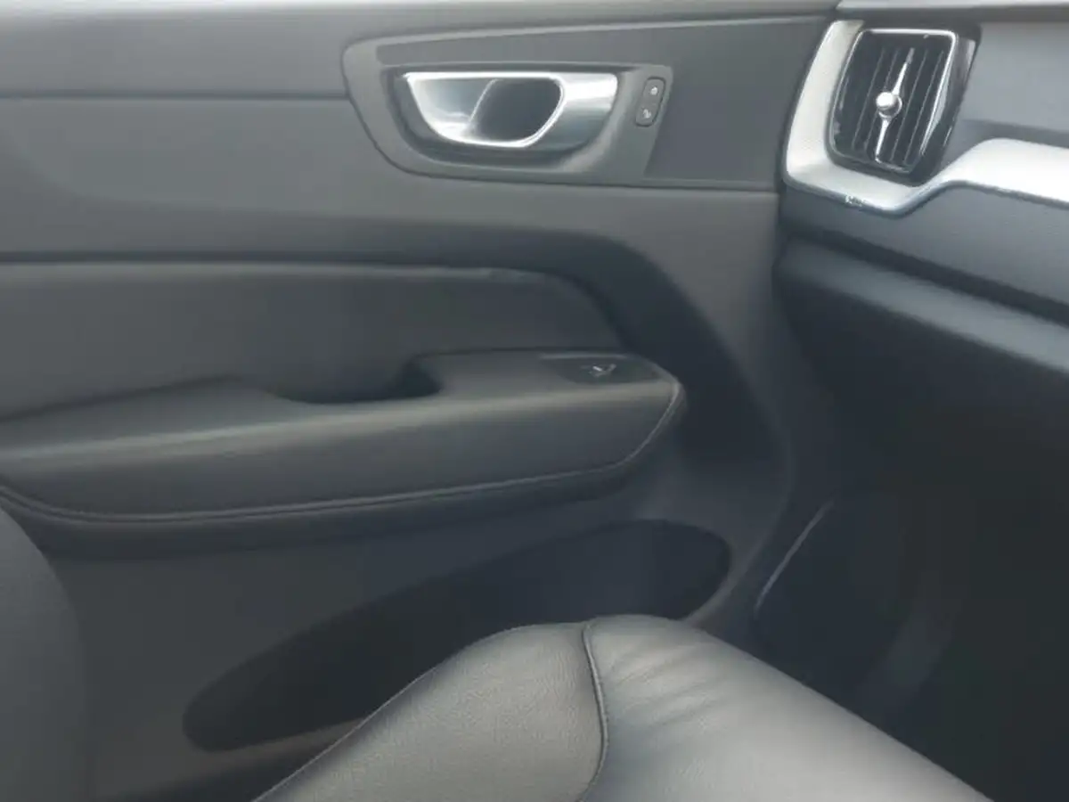 2023-volvo-xc60-20-b5-core-big-10
