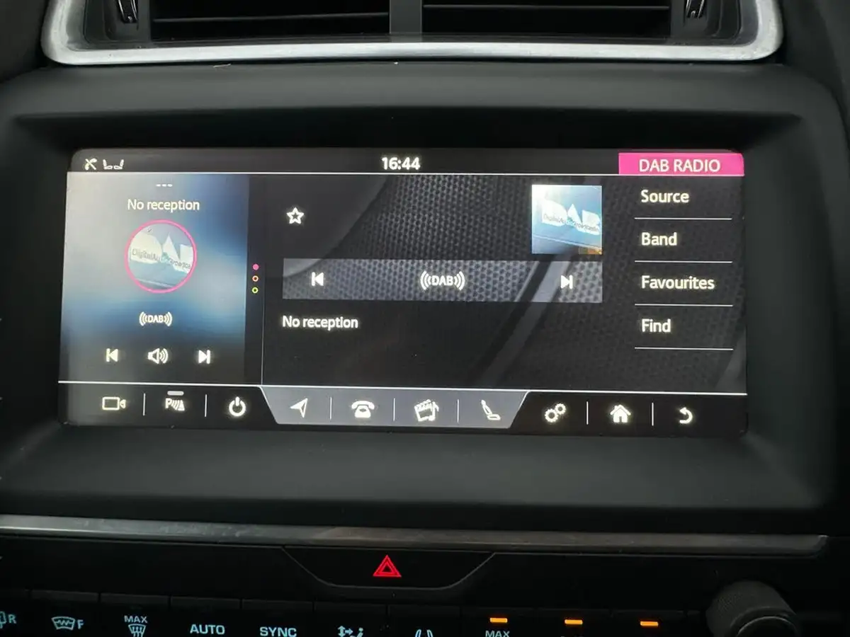 2020-jaguar-e-pace-20-i4d-r-dynamic-s-150ps-awd-big-8