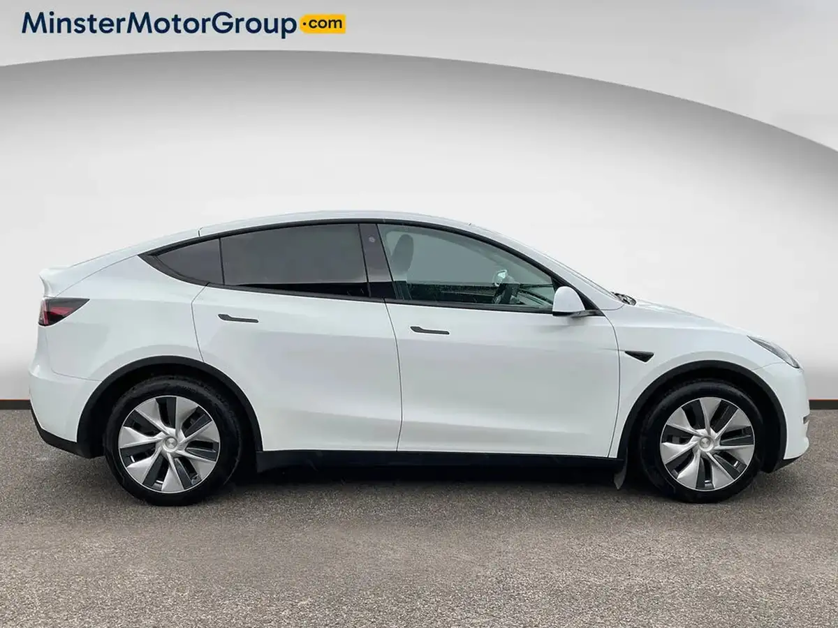 2022-tesla-model-y-e-long-range-big-1