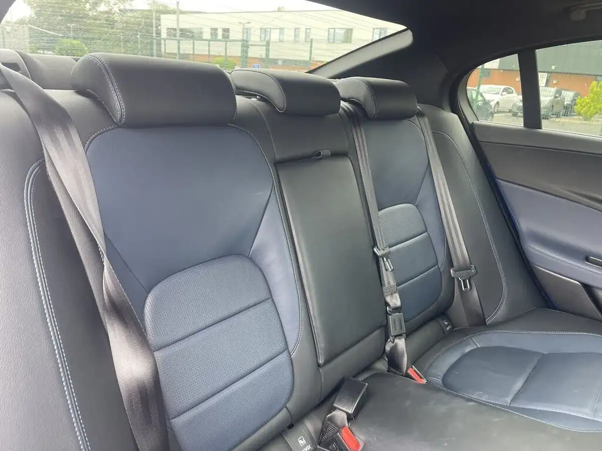 2018-jaguar-xe-20i-r-sport-250ps-1997cc-big-13