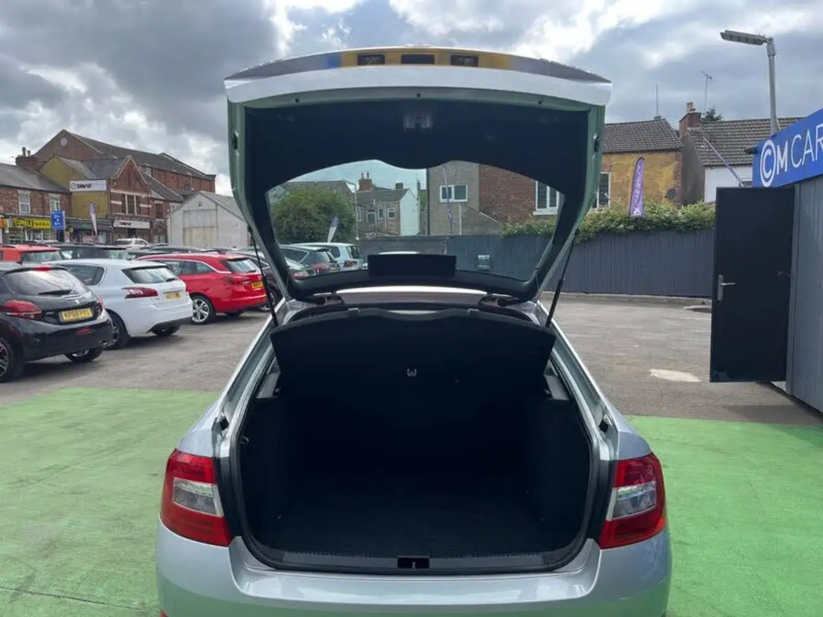 2014-skoda-octavia-16tdi-se-hatchback-dsg-big-12