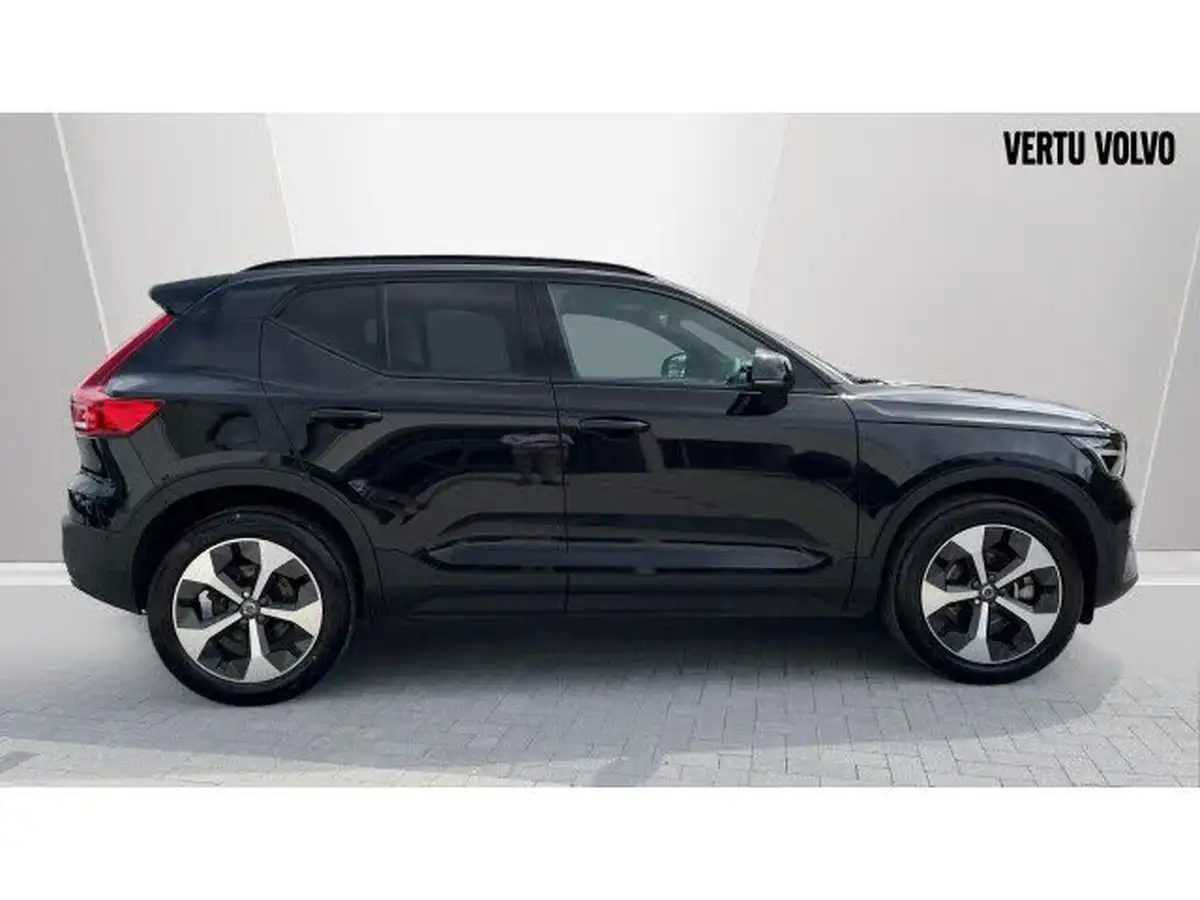 2024-volvo-xc40-20-b3-plus-big-2