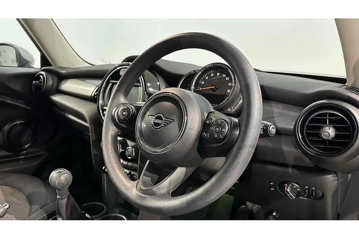 2019-mini-cooper-15-cooper-classic-hatchback-3d-big-24