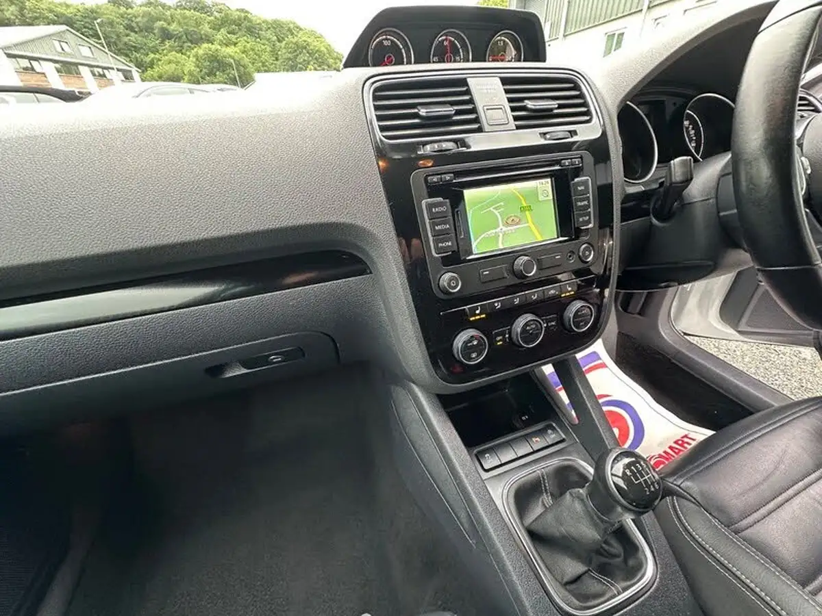 2015-volkswagen-scirocco-20tdi-r-line-184ps-big-19