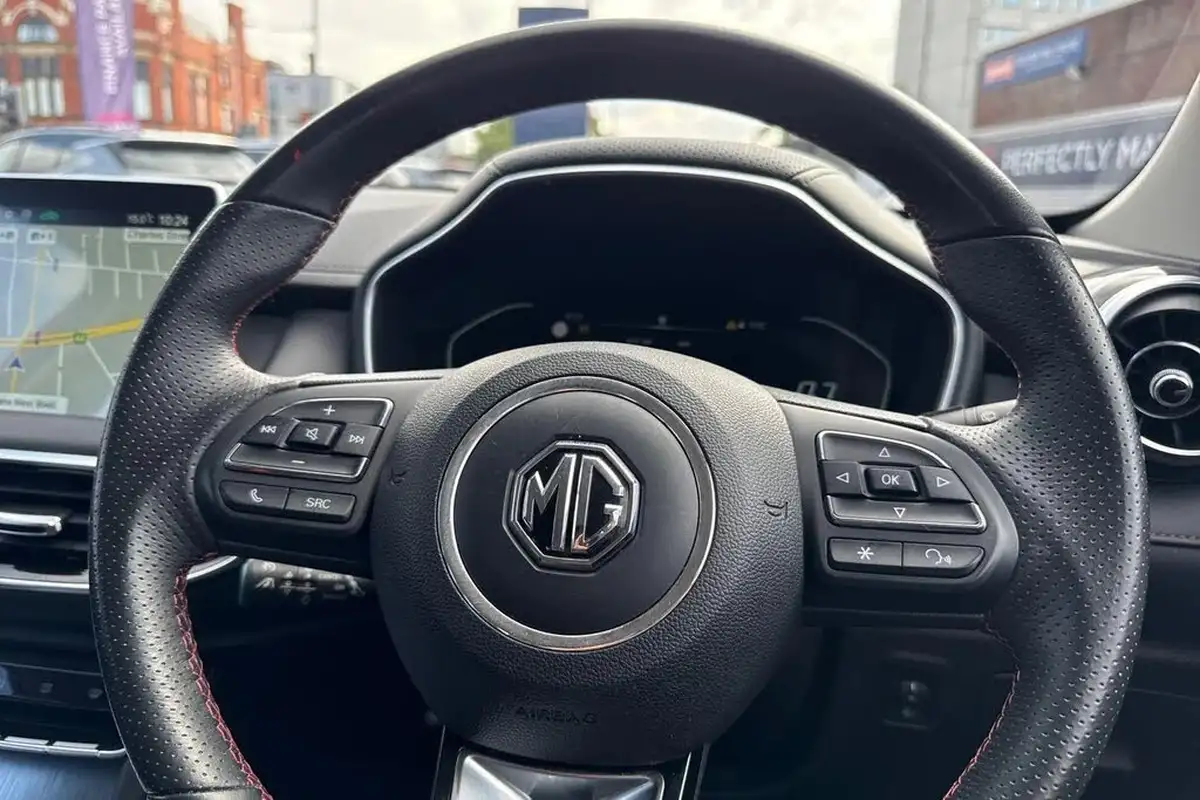 2022-mg-hs-15t-gdi-excite-162ps-dct-big-41