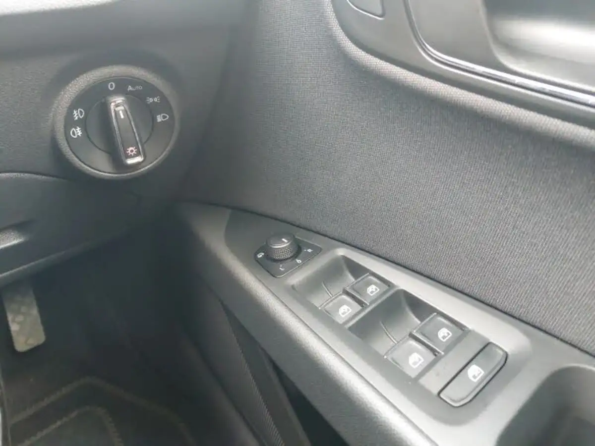 2020-seat-leon-15-tsi-evo-fr-130ps-hatchback-big-16