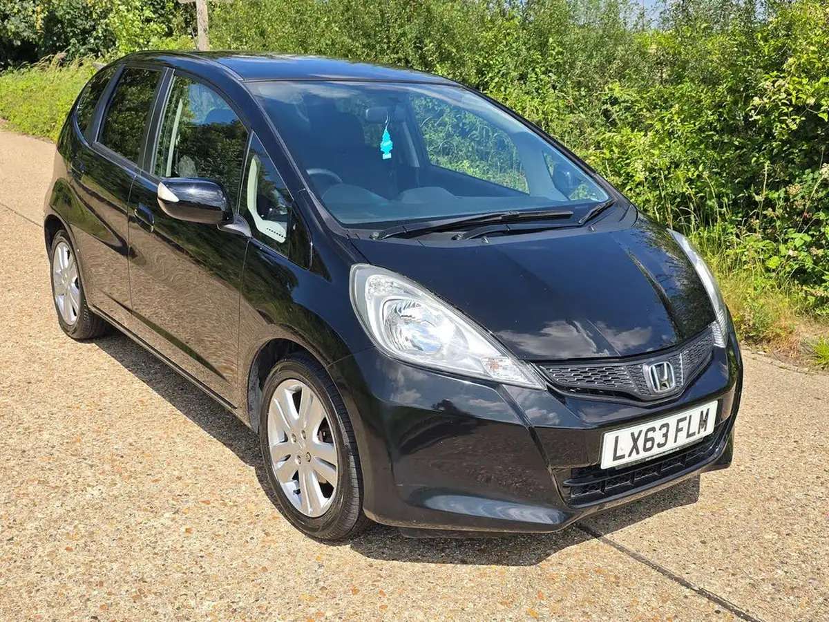 2013-honda-jazz-14-es-plus-cvt-big-19
