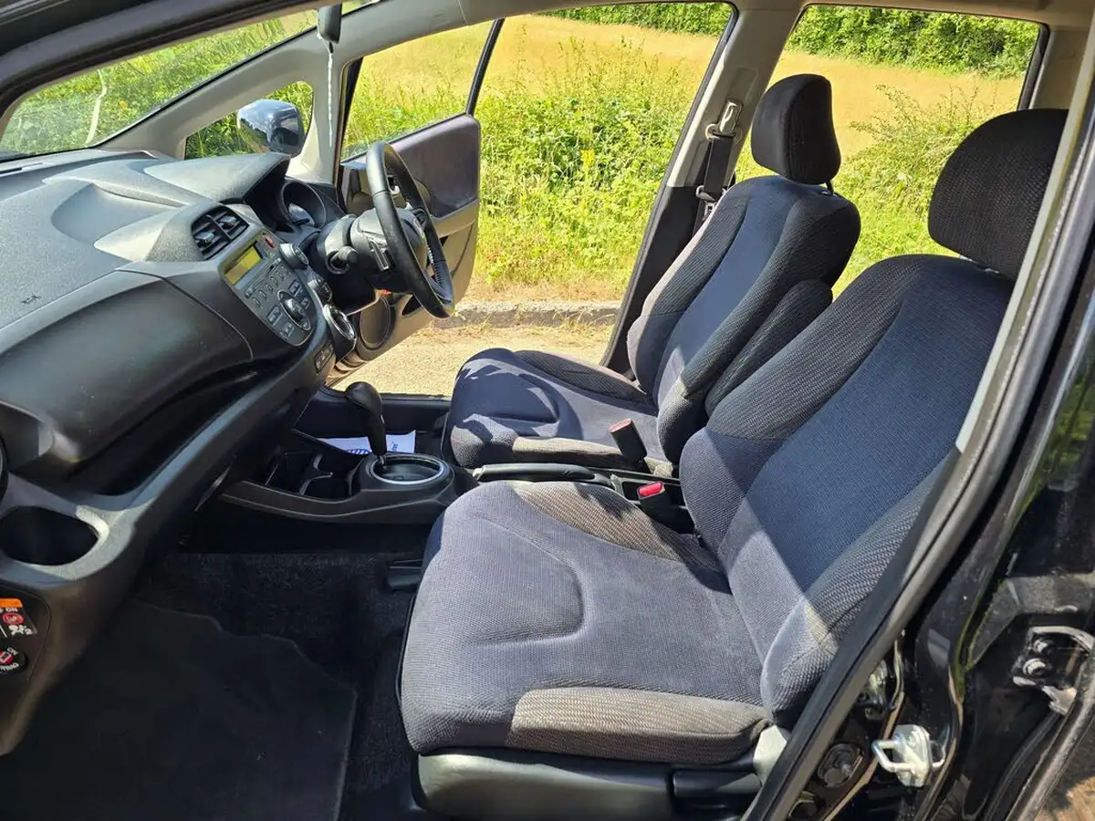 2013-honda-jazz-14-es-plus-cvt-big-47