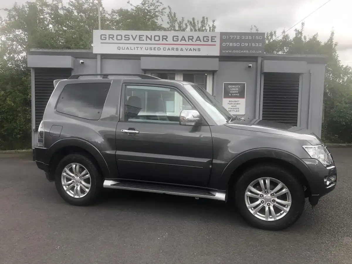 2016-mitsubishi-shogun-32td-warrior-32-di-dc-187bhpeu6-4x4-swb-window-van-auto-big-8