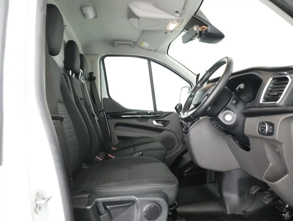 2023-ford-transit-custom-big-12