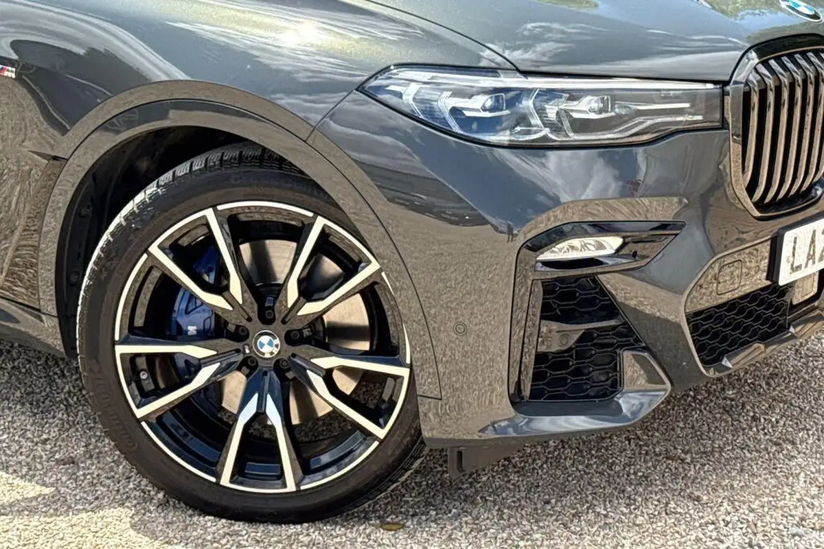2022-bmw-x7-30td-xdrive-40d-m-sport-big-1