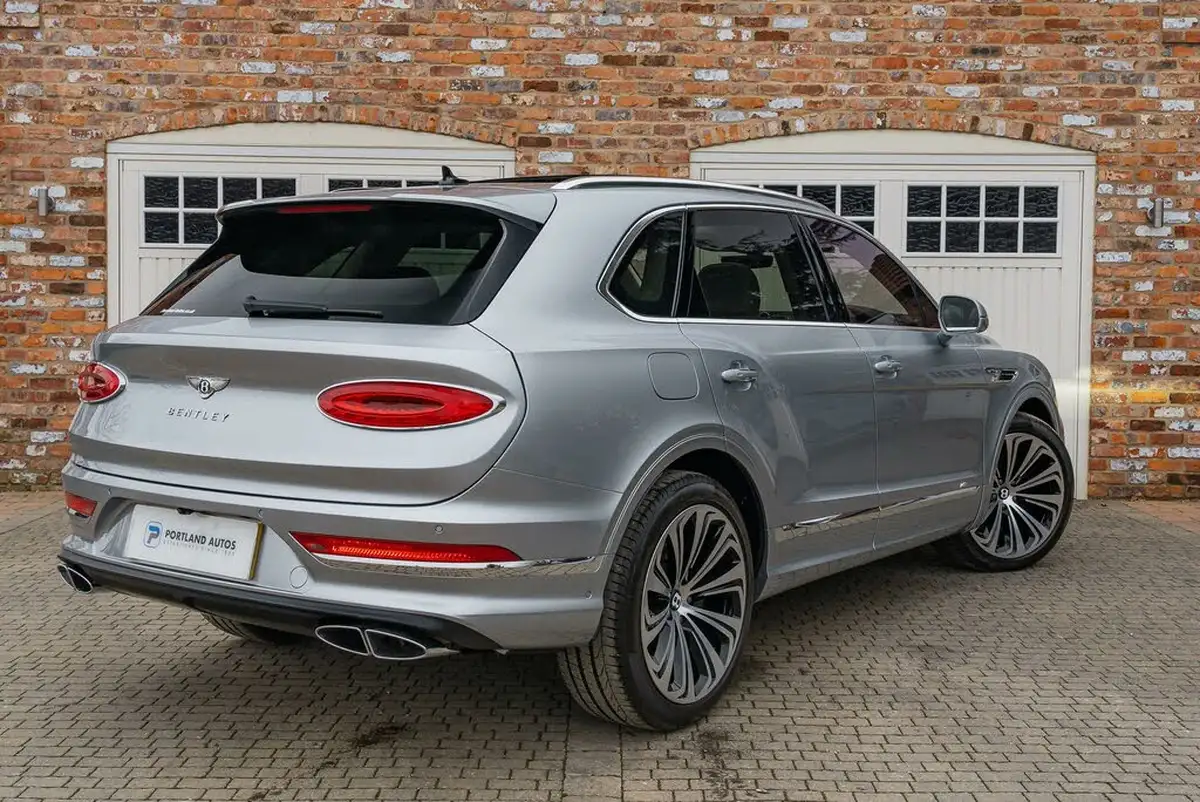 2022-bentley-bentayga-40-v8-big-3