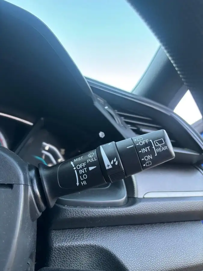 2020-honda-civic-10-vtec-turbo-se-hatchback-5d-big-17