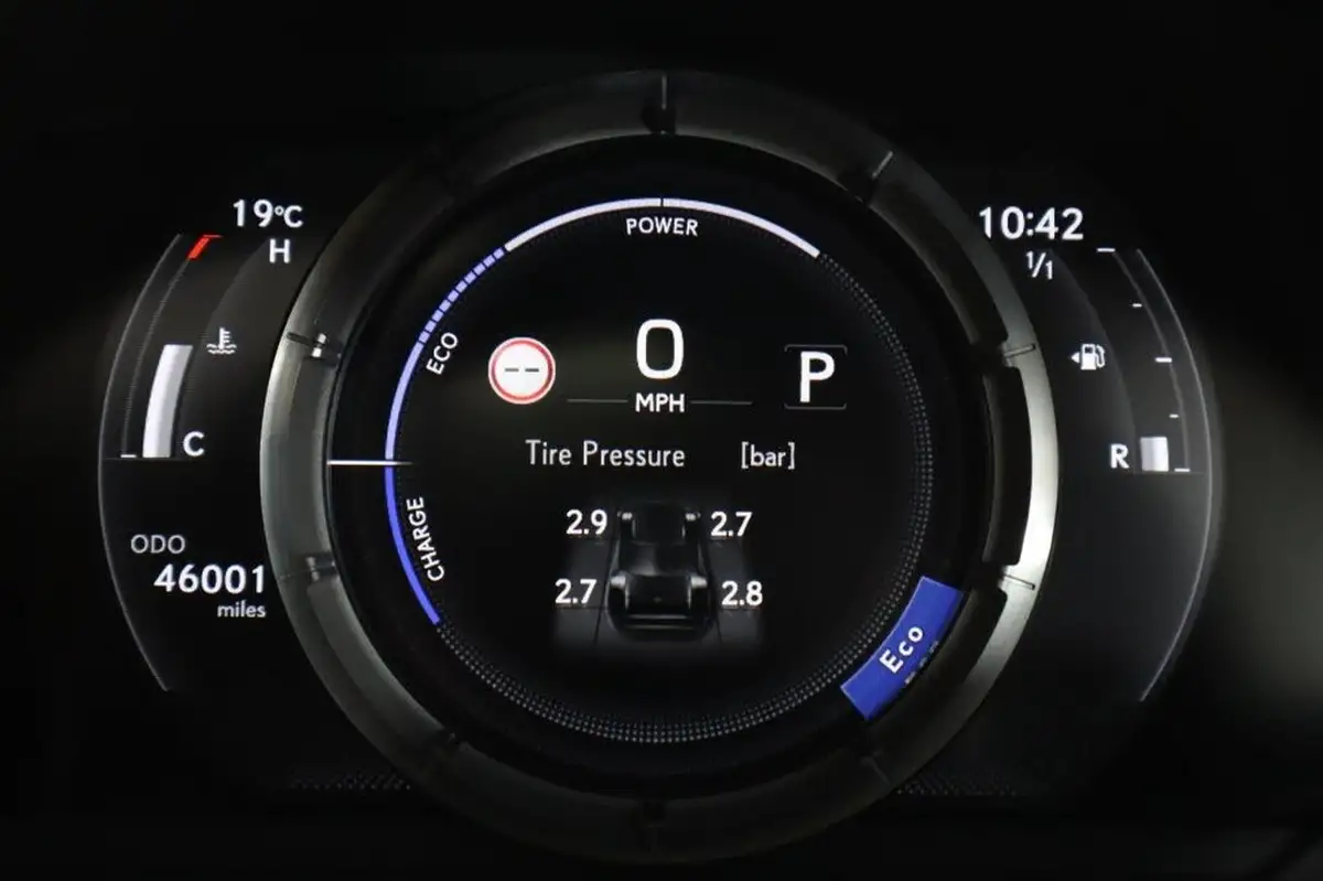 2019-lexus-es-300h-25-f-sport-big-41