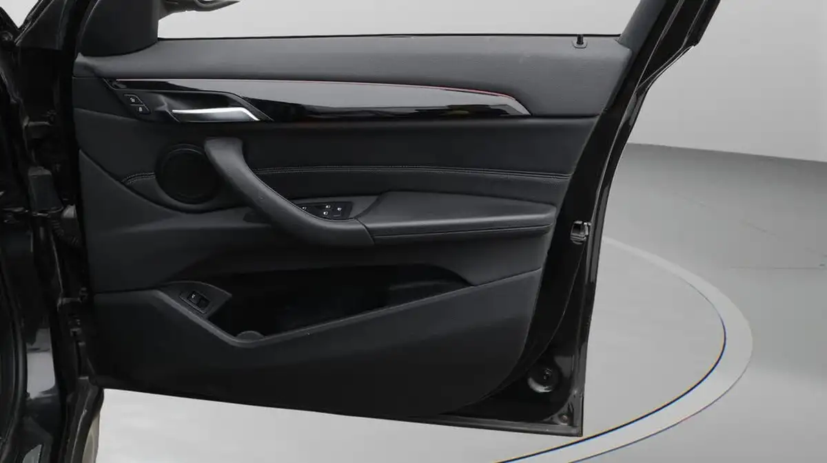 2021-bmw-x1-20-sdrive20i-xline-big-15