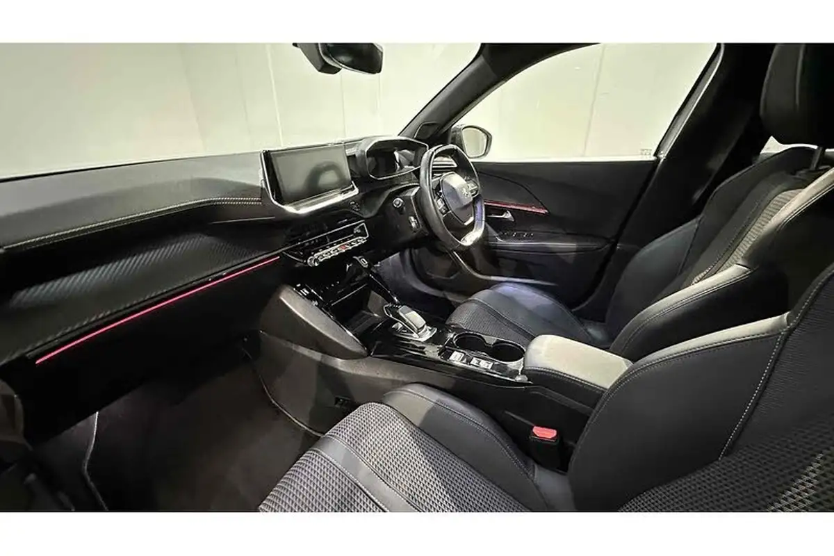 2021-peugeot-2008-suv-e-gt-big-21