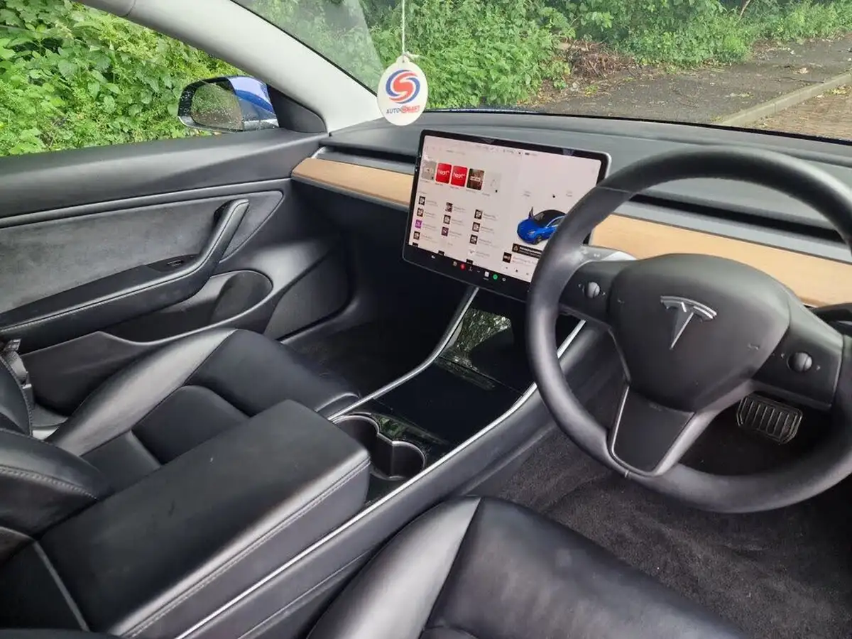 2020-tesla-model-3-e-long-range-big-43
