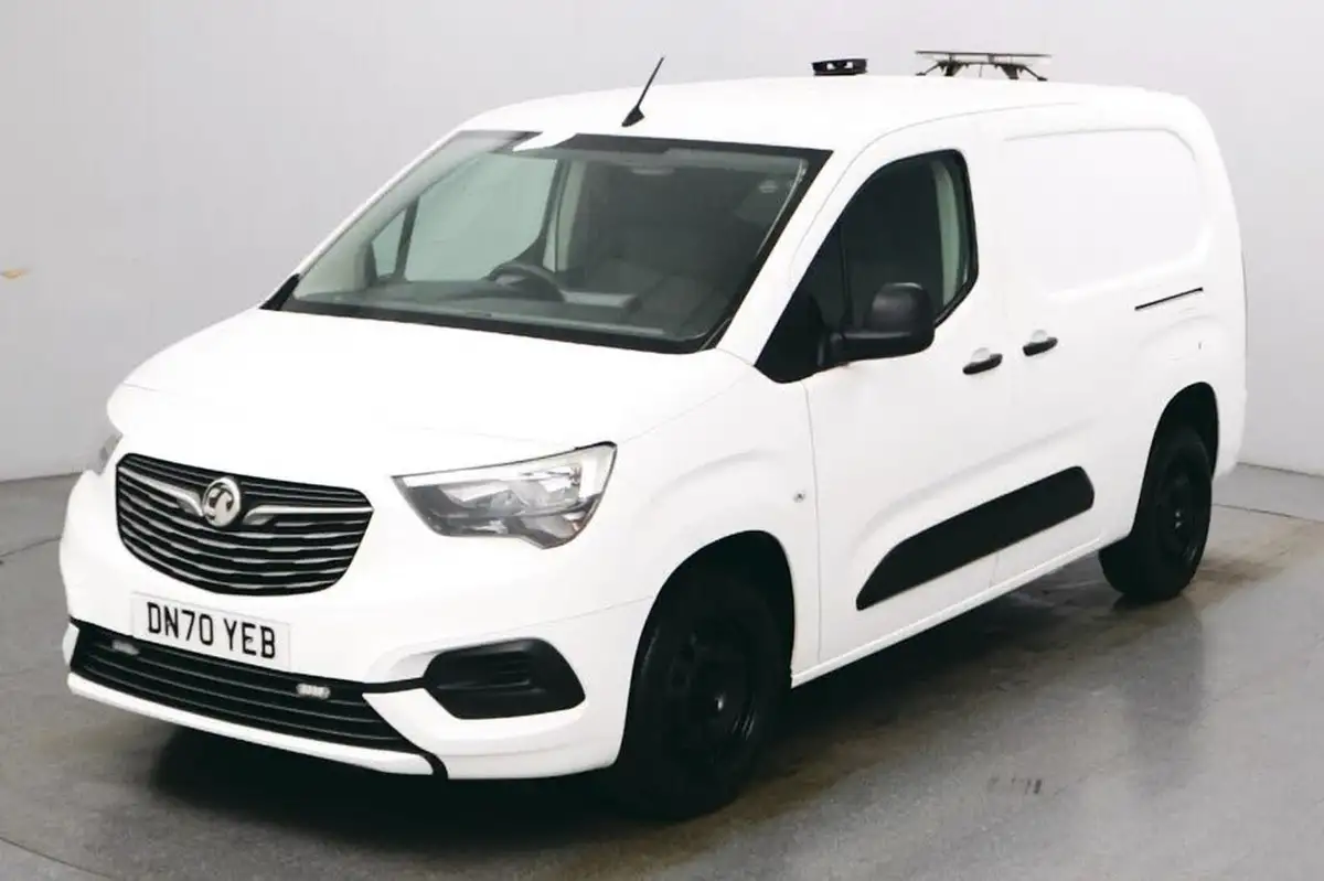 2020-vauxhall-combo-15cdti-sportive-2300-100pseu6d-t-l2h1-panel-big-0