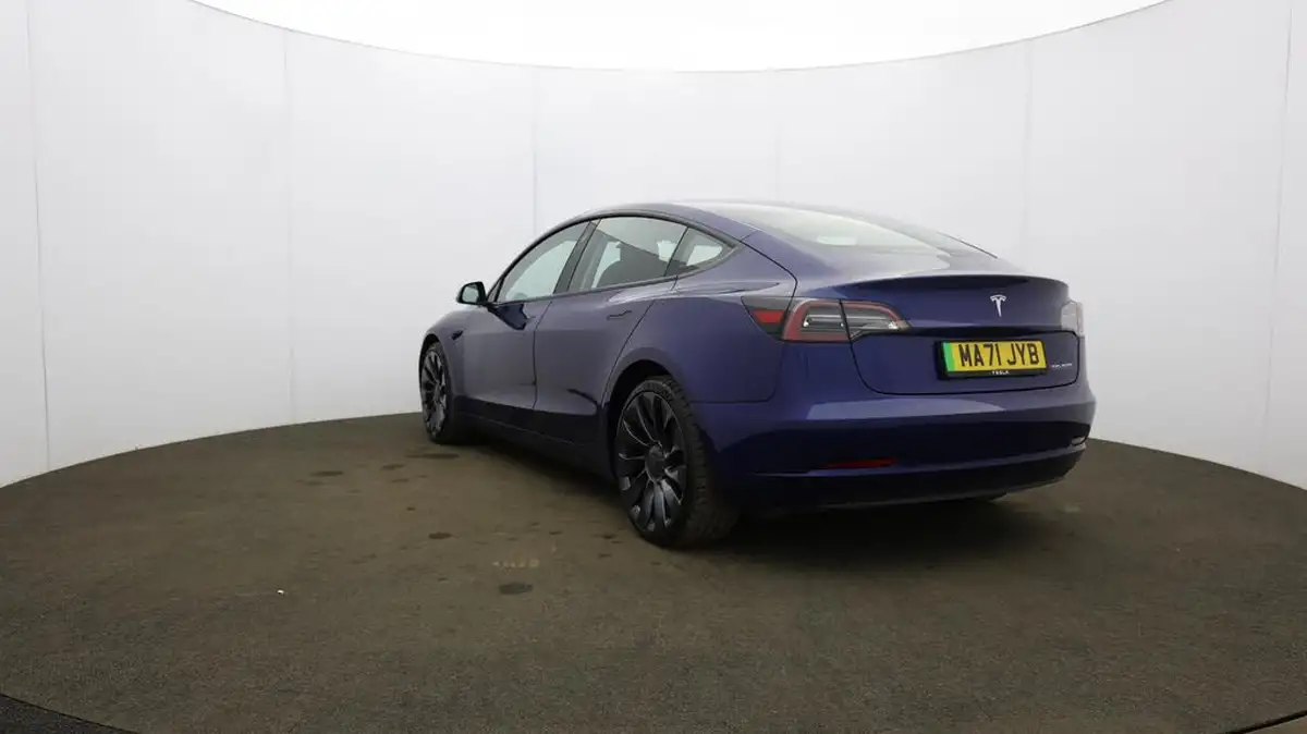 2021-tesla-model-3-e-performance-awd-big-33