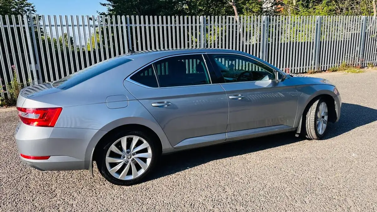 2016-skoda-superb-20tdi-se-business-hatchback-dsg-big-65