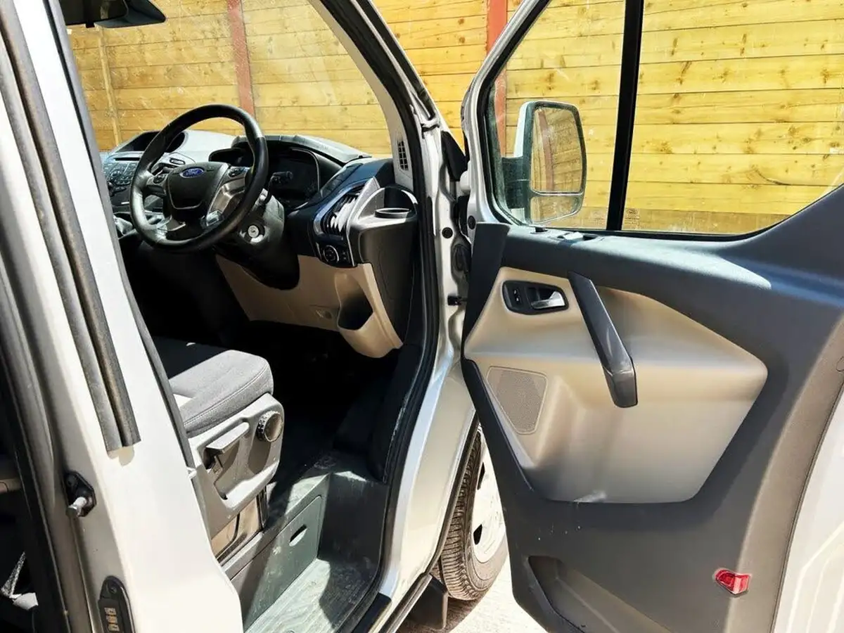 2017-ford-tourneo-custom-20tdci-310-l1-titanium-130ps-big-11