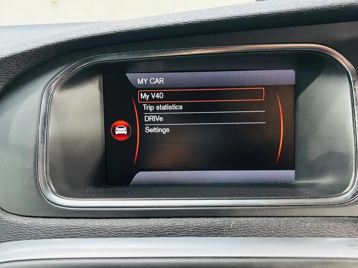 2013-volvo-v40-16td-d2-r-design-nav-big-21