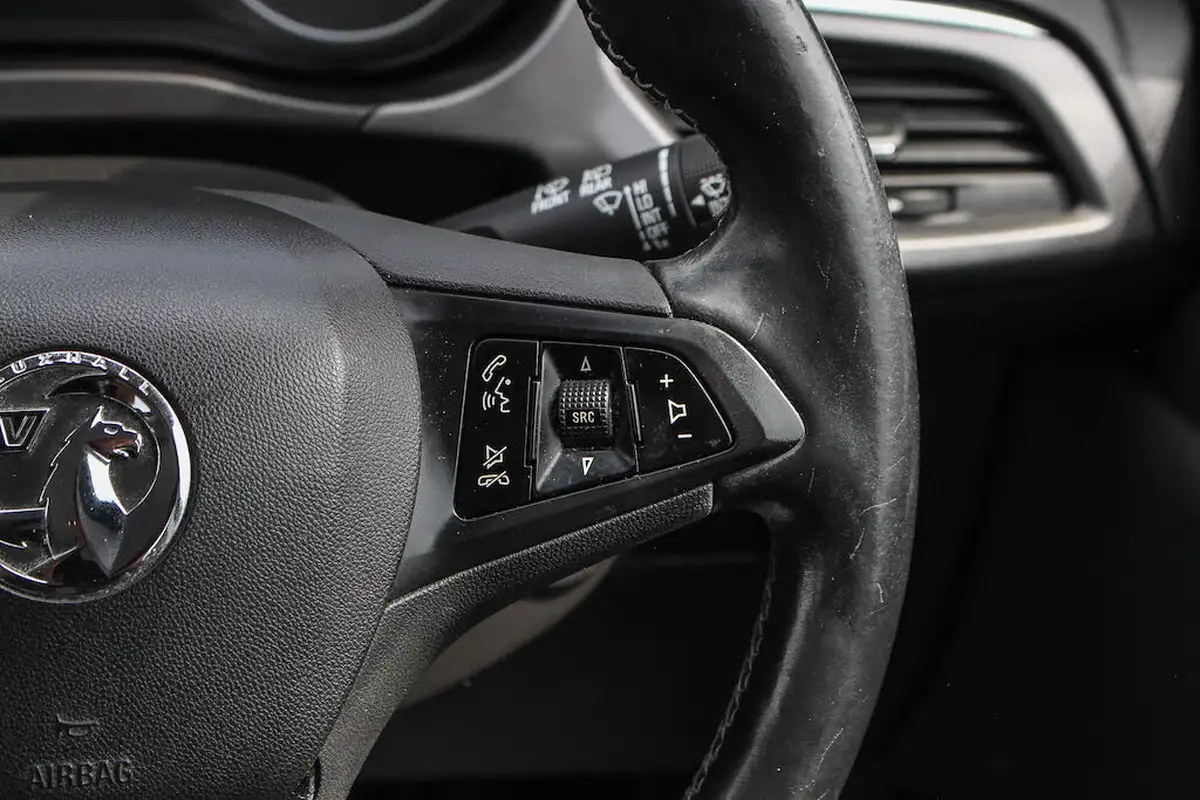 2015-vauxhall-corsa-14-excite-ac-90ps-ecoflex-5d-1398cc-big-28