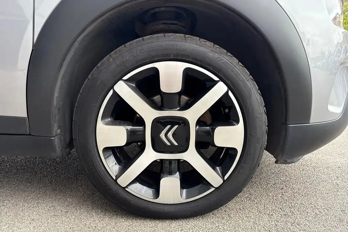 2018-citroen-c4-cactus-16bluehdi-flair-big-12